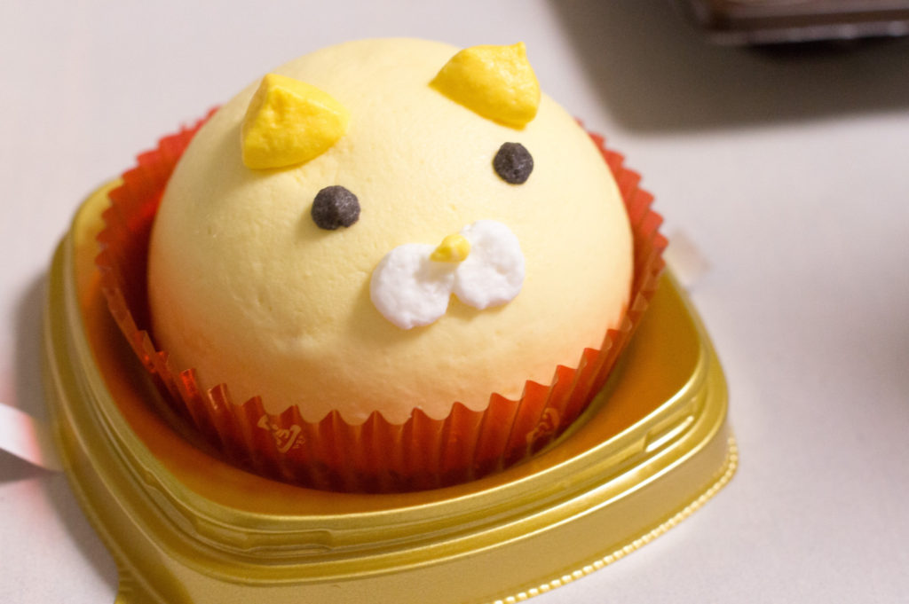 セブンイレブンにめちゃかわいい猫が ねこちゃんマンゴーのムースケーキ トコログ